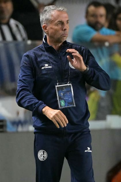 Gustavo Álvarez, el entrenador de San Lorenzo, sufrió un intento de agresión, según manifestó el presidente del Ciclón, Sergio Constantino
