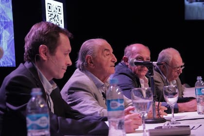 Armando Cavalieri junto a Gustavo Beliz y referentes gremiales