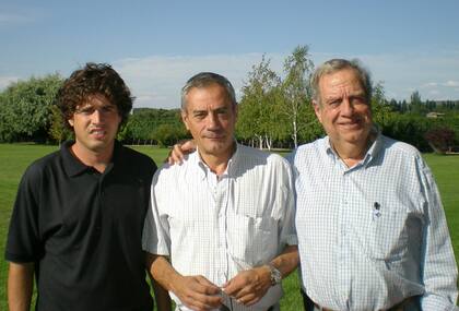 Gustavo Bertagna y Luis Pirillo junto a Alejandro Maglione