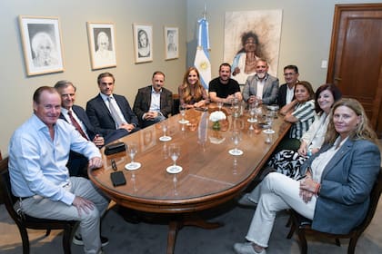 Gustavo Bordet, Guillermo Michel, Ricardo Quintela y Victoria Tolosa Paz, entre otros dirigentes peronistas