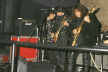 Gustavo Cerati, al fondo; Juanse y Pappo, guitarras en mano, poniéndole rock al verano. 