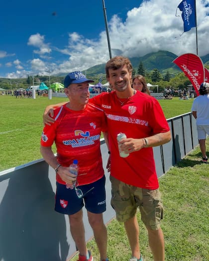 Gustavo con la camiseta de su club, Jockey Club de Salta