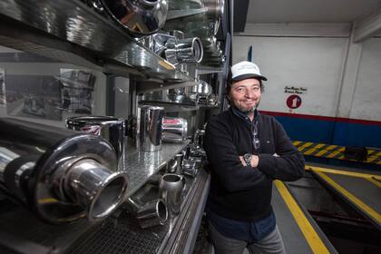 Gustavo continúa el negocio, porque su papá Antonio ya tiene 82 años.