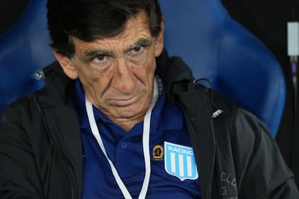 Gustavo Costas apostó fuertemente al incorporar a Racing a Rojo, que era resistido durante sus últimos meses en Boca; el defensor es centro de polémicas en las últimas horas.