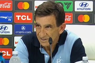 Costas ponderó el triunfo de Racing y minimizó las polémicas: “Si ven los penales que nos cobran a nosotros...”