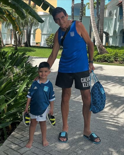 Gustavo Costas junto a su hijo, Gustavito