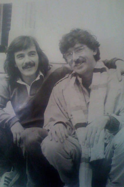 Gustavo De Rosa, dueño de La Esquina del Sol, junto a Charly García, cuya presentación en ese escenario de Gurruchaga y Guatemala marcó un antes y un después