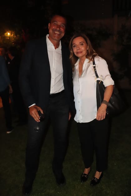 Gustavo Faena, de Faena Hotel y hermano de Alan Faena, junto a Estela Gismero, de la Galería Del Infinito