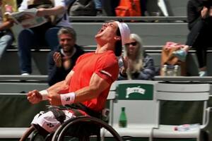 Gustavo Fernández festejó en singles y dobles en Roland Garros y vuelve al N° 1