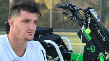 Gustavo Fernández espera por su silla para disputar el Abierto de Australia