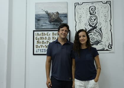 Gustavo Ferrari y Nina Gilmizyanova, en su estudio