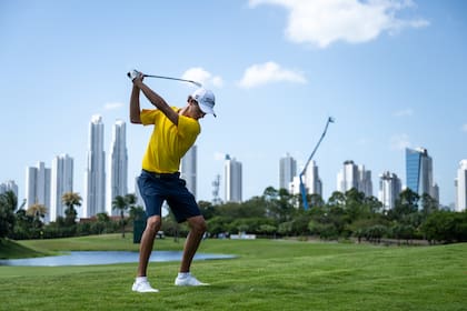 Gustavo Giacometti, el brasileño de 14 años que es el más joven del LAAC que se disputa en el Santa María Golf Club de Panamá.