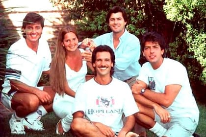 Gustavo Guillén junto a sus compañeros de Manuela, Grecia Colmenares, Raúl Taibo, Gustavo Bermúdez y Gabriel Corrado
