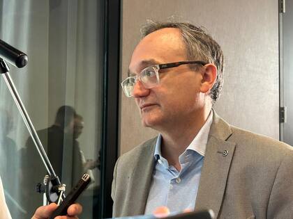 Gustavo Idígoras, mientras hablaba con los medios en el cierre de fin de año en la Bolsa de Cereales de Buenos Aires