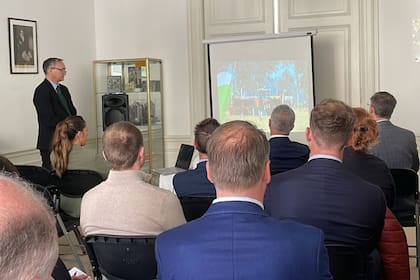 Gustavo Idígoras participó de una reunión con autoridades de Países Bajos y la Comisión Europea