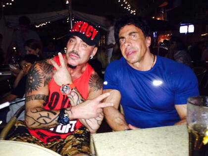 Gustavo Martinez junto a los Fort en twitter