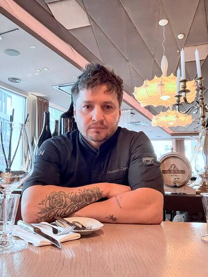 Gustavo Ojeda es master grill de El Gaucho, una parrilla premium