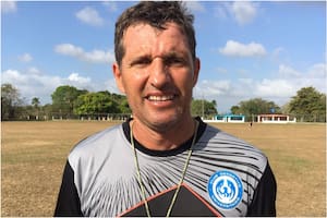 Es argentino, vive en Angola y cuenta la expectativa que se vive por la llegada de Messi