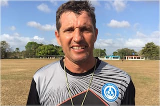 Es argentino, vive en Angola y cuenta la expectativa que se vive por la llegada de Messi