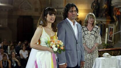 Gustavo Ortiz y su mujer se casaron en la iglesia Sagrado Corazón de Barracas