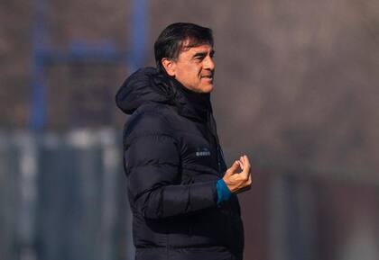 Gustavo Quinteros, DT de Vélez, busca encontrar la regularidad del equipo nuevamente