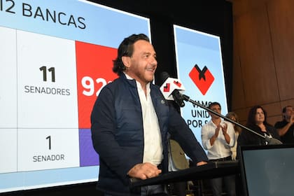 Gustavo Sáenz celebra el resultado de la última elección provincial de mayo, en la que logró quedarse con 11 de las 12 bancas en juego en el Senado