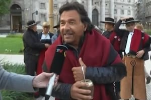 Gustavo Sáenz fue a reclamar a Plaza de Mayo.
