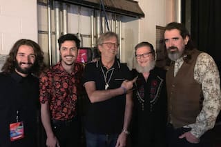 Gustavo Santaolalla se subió al escenario para tocar con Eric Clapton