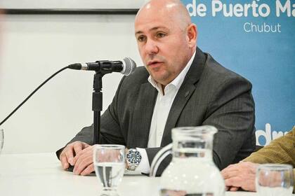 Gustavo Sastre, hermano de Ricardo e intendente de Puerto Madryn, municipio que asumió costos que le correspondían al club.
