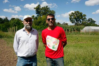 Gustavo Schrauf y Fernando Carrari dan cuenta de la importancia de cuidar las semillas porque significa tener soberanía sobre los alimentos autóctonos.