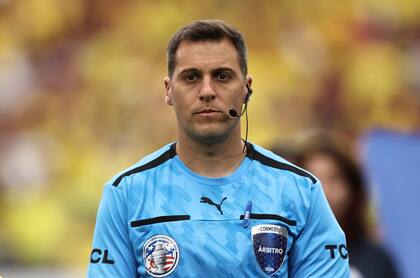 Gustavo Tejera, el árbitro uruguayo que dirigirá el duelo entre Venezuela y Argentina