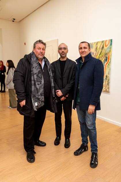 Gustavo Teller, Francisco Lemus, jefe de curaduría del Moderno, y Rodrigo Alonso