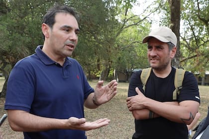 Gustavo Valdés y Juan Cabandié, durante los incendios en Corrientes
