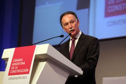 Gustavo Weiss, presidente de CAMARCO, está preocupado por el déficit de infraestructura (caminos, redes, puentes) a nivel nacional y también por el déficit de infraestructura social. Sostiene que es importante avanzar ya sea desde el sector público o privado pero avanzar en las obras importantes para el país