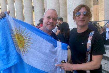 Gustavo y Cristal en el Vaticano