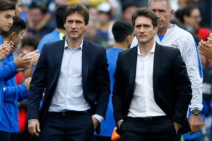 Gustavo y Guillermo Barros Schelotto como entrenadores de Boca, ante Unión de Santa Fe, en un partido por el Torneo de Primera División 2016/17, en la Bombonera
