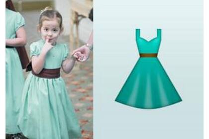 Guzmán diseñó el emoji de vestido azul con cinto marrón a partir de un vestido que creó una de sus hermanas