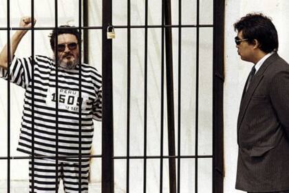 Guzmán fue presentado en publico, poco después de su captura, con un traje a rayas