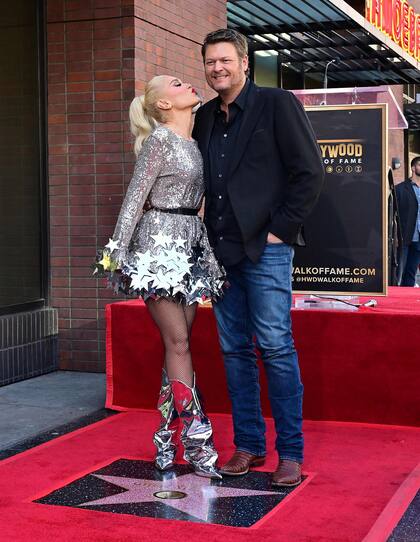 Gwen Stefani posó junto a su marido, Blake Shelton, con quien no ocultó su amor y complicidad