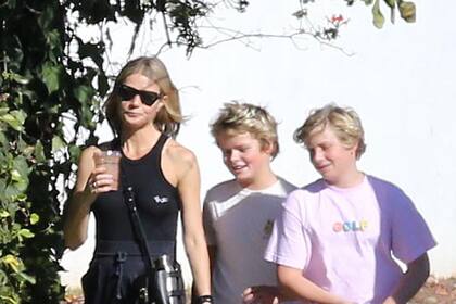 Gwyneth Paltrow, siempre haciendo ejercicio: en este caso, en compañía de su hijo Moses de 13 años, en Brentwood