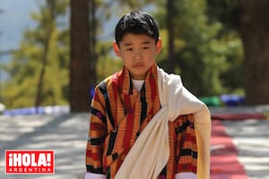 Con 7 años, el heredero del trono de Bután se lució sin la presencia de sus padres en el templo Pangbisa Dzong