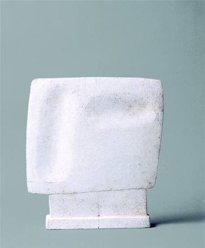 Gyula Kosice entrevistó a Alberto Giacometti, ganador del Gran Premio de Escultura en la Bienal de Venecia de 1962;      La Nacion  publicó la nota y esta foto (abajo). A la derecha, Bola suspendida, 