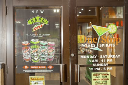 Ha surgido una cuarta categoría de bebidas listas para beber: los hard seltzers y otras bebidas saborizadas de malta, los vinos refrescantes o wine coolers, así como los cócteles en lata.