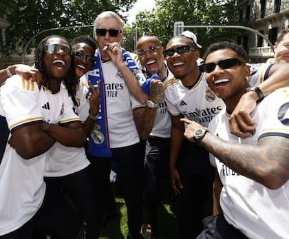 Habano en mano, Carlo Ancelotti festejó con sus dirigidos