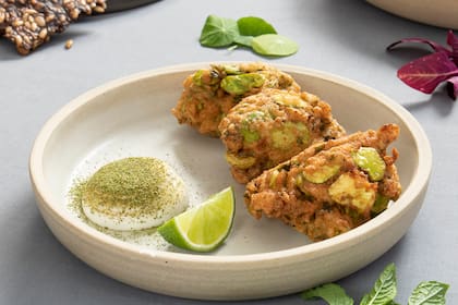 Habas y croquetas, un duo riquísimo