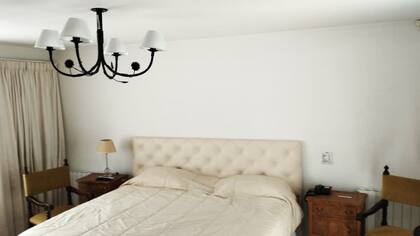 Habitación en suite de la residencia oficial de los gobernadores que será puesta a la venta