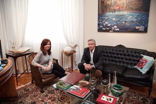 Felipe Solá, de las críticas a los Kirchner a sacarse una foto con Cristina