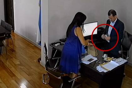 Habló desde la prisión domiciliaria. Kueider negó haber cobrado coimas y se defendió por los videos contando dinero