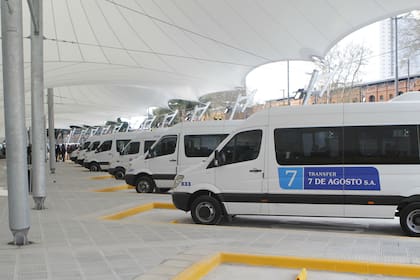 Habrá 19 dársenas para 200 combis con 1500 servicios diarios