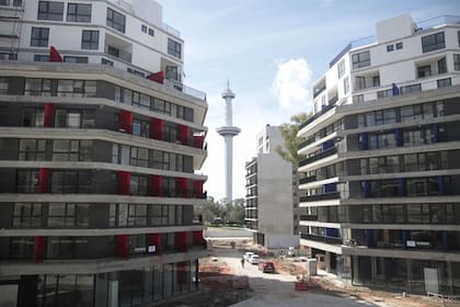 También se postergó la licitación de cinco nuevos edificios que forman parte del proyecto de la Villa Olímpica